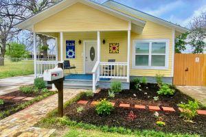 Outdoor Spaces and Work-Friendly Amenities - Enchanting Retreat Hotel, New Braunfels