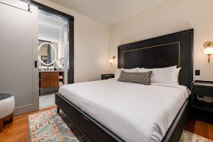 4BR Large Space for 14 in Prime Location | The Mayfair Hotel, New Orleans