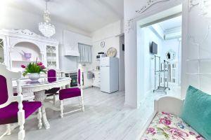 Lora Home by Frangki Apartments, Athens