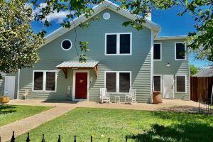 Spacious Bear Den-5 BR/4BA + Mother-in-law Suite • Attached Garage•Hottub Apartments, Waco