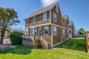 Cozy Gathering Space and Sparkling Amenities - Charming Haven Apartments, Seaside