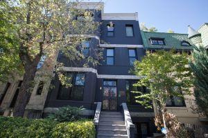 Spacious Open Layout and Artistic Decor - Elegant Art Gallery Haven Apartments, Washington