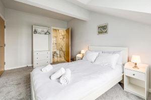Homely 2-Beds 2-Bath Apartment in, Manchester