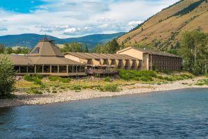 DoubleTree by Hilton/Edgewater Hotel