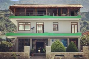 Bujtina Flowers Hotel, Permet