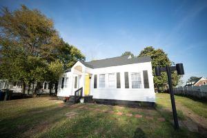 Unbeatable Location! New 2 Bed 1 Bath Peaceful Oasis! Hotel