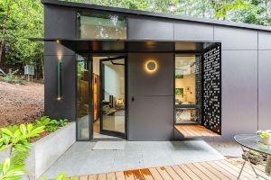 Hip Modern Studio in serene central with AC, WiFi, Kitchen, TV, Bellevue