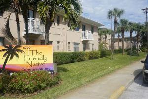 Luxurious Oasis ~ beachside 2 bedroom condo w/pool, St Pete Beach