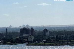 Amazing Nile View and Pyramids Apartment, Cairo