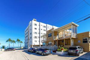Beachfront 2 Story/3BRM/3BA/ 2 Ocean View Terraces / Free Parking Apartments, Hollywood