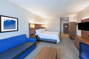 Holiday Inn Express & Suites LENEXA - AREA by IHG, Overland Park