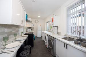 Charming 4-Bed Guest House in Salford, Manchester