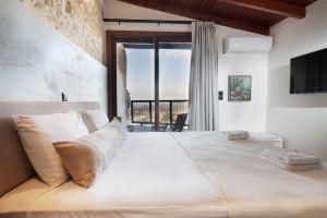 Ali Vafi Luxury Romantic Villa with Pool -Jacuzzi, Adelianos Kampos