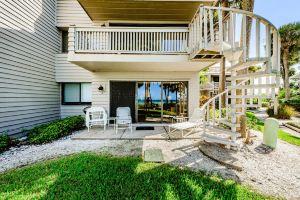 Breathtaking Gulf Views and Shared Pool - Stunning Beachfront Retreat Hotel, Clearwater Beach