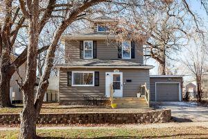 The CORN CRIB: Spa - Game Room - BBQ - Office - DOWNTOWN - Sleeps 14, Des Moines
