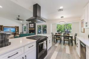 Chic Urban Oasis in with Pool and Spa Hotel, Austin