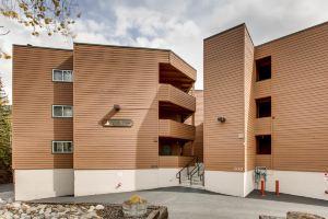 Breathtaking Lake Vista and Cozy Deck - Charming Mountain Retreat Apartments, Dillon