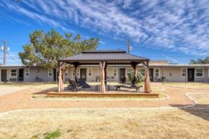 Charming 1-bedroom apartment in Gated Community & Onsite Laundry, Odessa