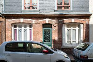 Comfortable, Modernized Apartment Bad 300m from the Famous Harbor of, Honfleur