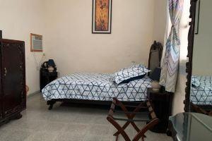 Clobis: Apartment for Rent in Plaza Vieja (Havana), Havana