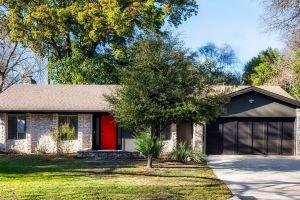 The Palm Royale: Mid century pool home in trendy East sleeps 12! Apartments, Austin