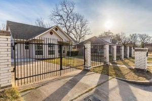 The Cozy Shack near Magnolia and Baylor University Apartments, Waco
