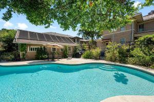 Majestic Hyde Park Historic Home Apartments, Austin