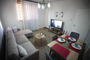 Cozy Apartment - 5 Min Walk to City Centre, Tirana