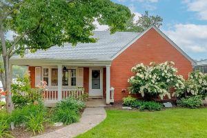 Charming mid-century home with huge patio close to Rupp, UK, and Keeneland Apartments, Lexington