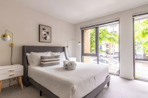 Spacious Living and Gourmet Kitchen - Stylish Urban Oasis Hotel, Bellevue