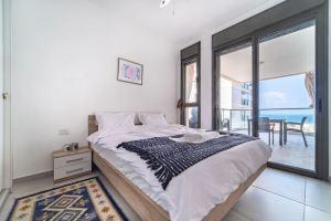 Achziv Beach Haven 3BR Apartment by Sea N' Rent, Nahariyya