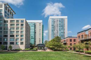 Large 2 Bed/2 Bath by Mgh at Chalres River Park, Modern Bldg, Centrally Located Hotel, Boston