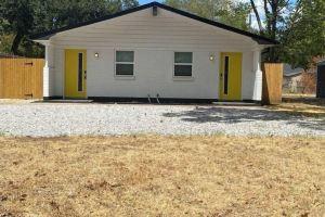 Cozy 1 Bedroom Duplex- centrally located!, Arlington