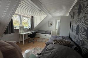 . Lichtblick 2.0 vacation apartment near Centro and Rudolf Weber Arena, Essen