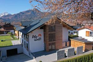Central, south-facing terrace, mountain view, sauna, ski locker, free summer cable car Hotel, Oberstdorf