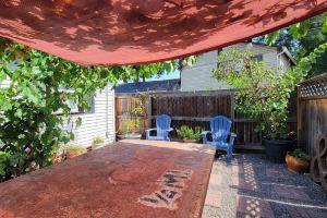 Rosewood Studio by WanderLodges, Medford