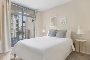 Bellevue Spacious 2Bd 2BA Apartment, Bellevue