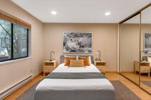Cozy Downtown 2BD Condo Free Parking Apartments, Bellevue