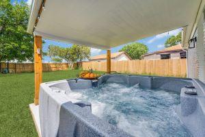 Luxurious Home in TX w/ HOT TUB Apartments, Irving