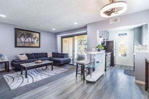 Cozy 1 Bedroom Condo Upstairs, Palmdale