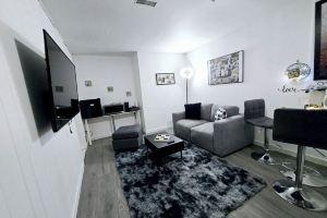 COZY 1Br Basement Suite Perfect for Couple!Free Sparkling Wine! Private Parking. Apartments, Burnaby