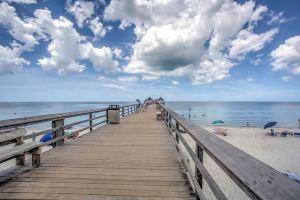 Updated Dtwn Condo Across from Beach! Apartments, Naples