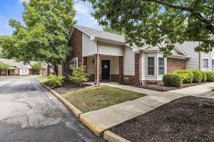 Castle Glow - 2Br - BBQ Gr - Walk to Kroger Field Apartments, Lexington