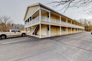 Inviting condo with high-speed WiFi and shared indoor pool - two miles to beach Apartments, Wells