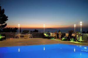 Villa Con Piscina Con 8 Camere Matrimoniali ad, by la Canostra Capri, Anacapri