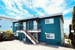 Bayside Apartment #5- Top Floor Waterfront Views above Boulevard Park, Bellingham