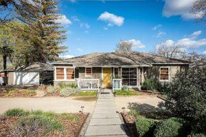 Walk to Tasting Rooms ~ Prime Location + Firepit, Paso Robles