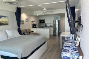 Georgian Inn Beach Club, Ormond Beach
