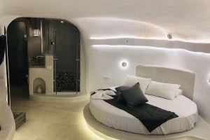 Marann Cave Hotel, Akrotiri