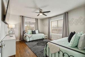 Chic Décor and Spacious Backyard - Stylish Vacation Retreat Apartments, Tulsa